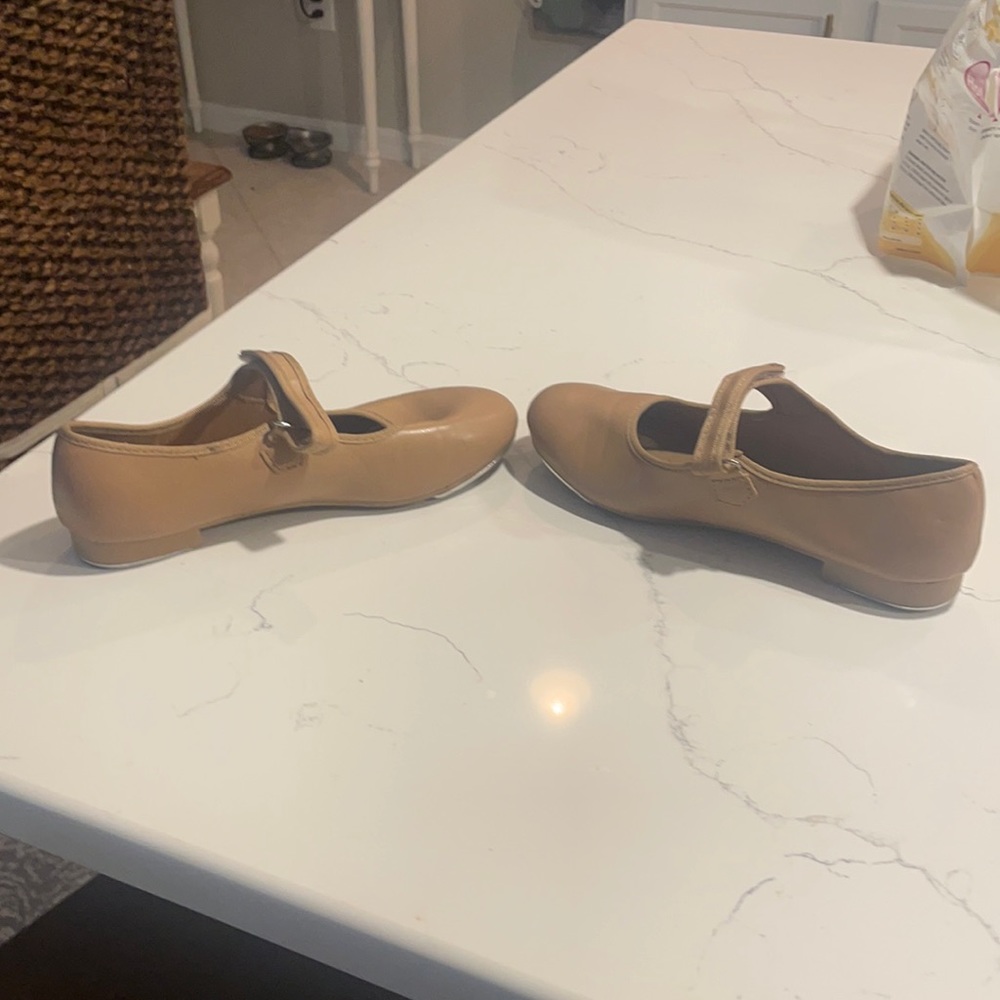 Dance class tap shoes size 2 1/2